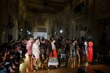 Roga abre la pasarela Colección Bridal con 22 diseños (Foto TA)